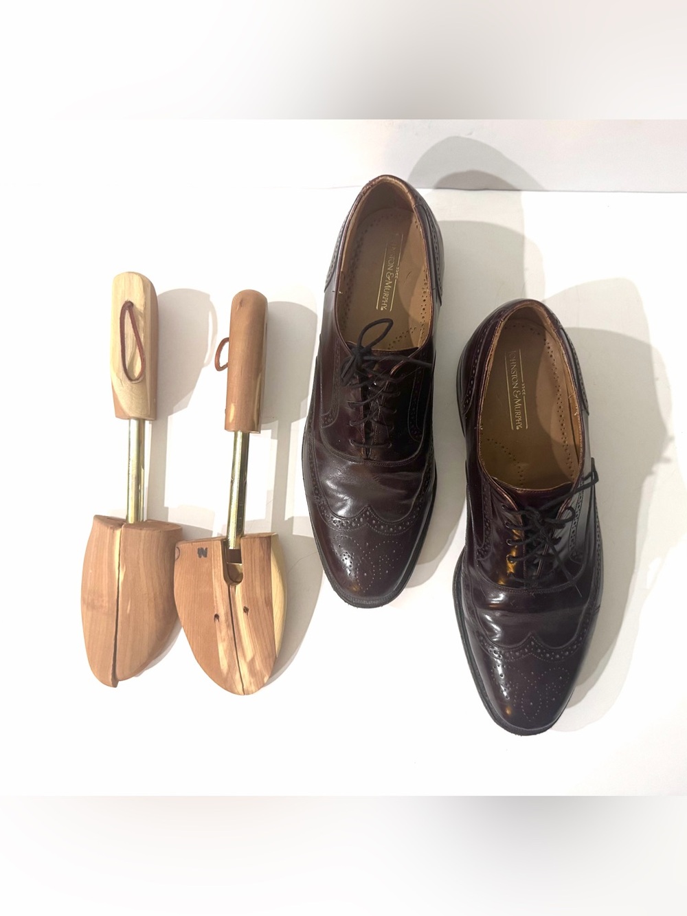 VGUC * Johnston Murphy Cordovan Wingtip Dress Shoe w/Cedar Stretchers (9 1/2